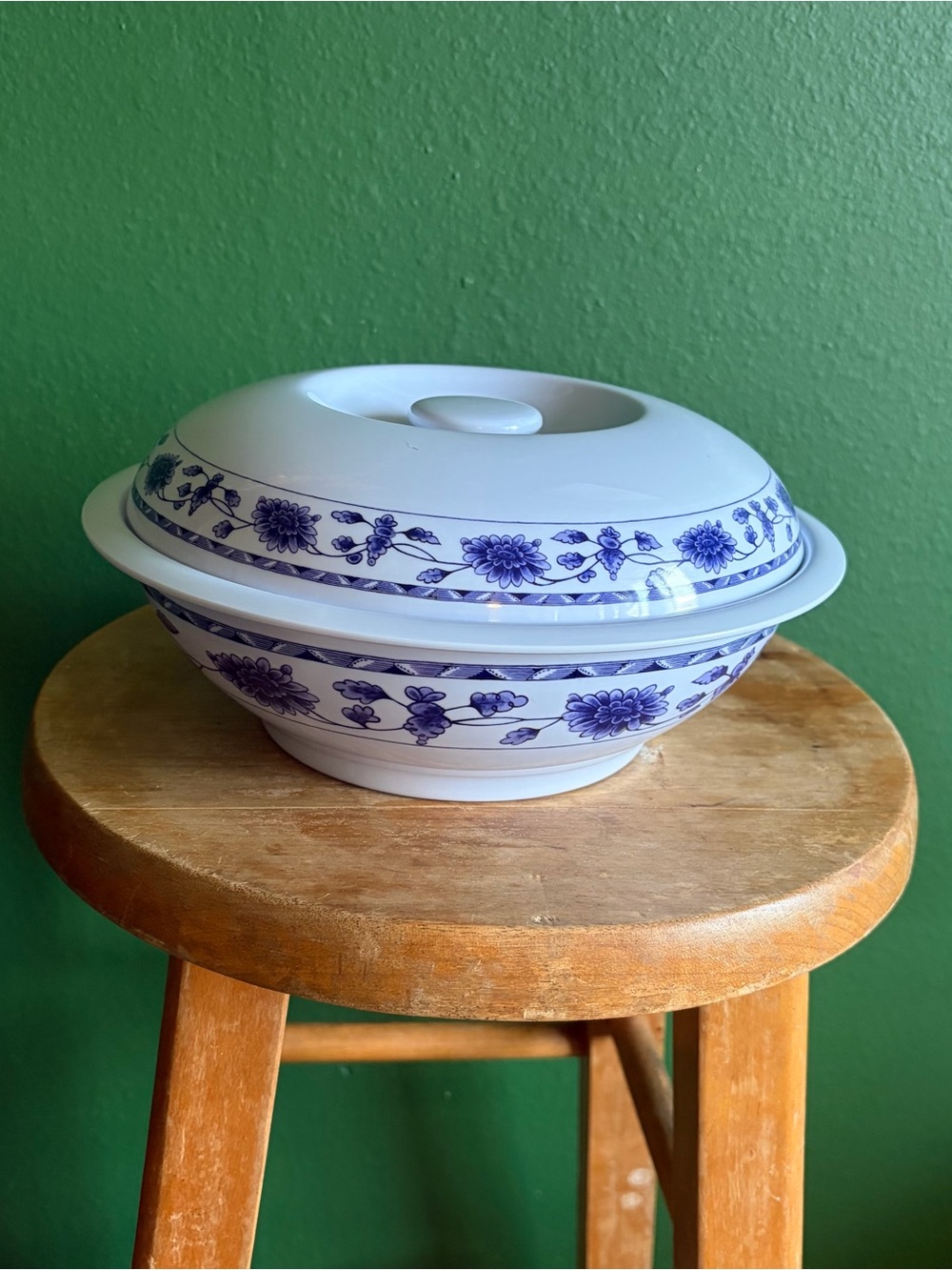 Srithai Superware Melamine Floral Serving Bowl With a lid 6 cups